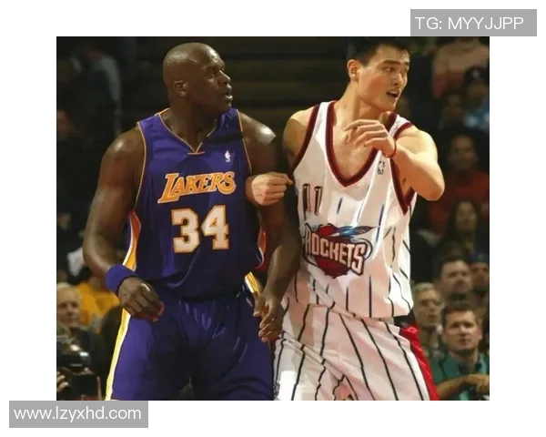 詹姆斯与姚明的巅峰对决：篮球巨星之间的传奇较量与友谊