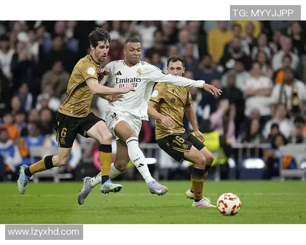 国王杯决赛：皇马绝杀巴萨全场沸腾精彩瞬间回顾