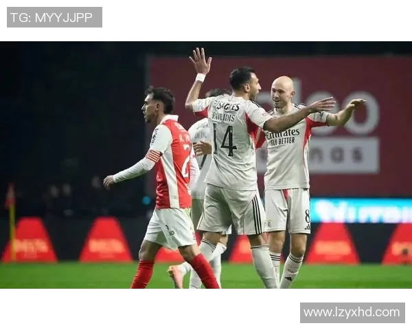 热刺友谊赛逆转本菲卡帽子戏法引争议判罚全场沸腾