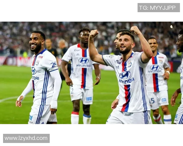 国王杯激战拜仁与里昂平局绝杀瞬间引发全场狂欢战术解析