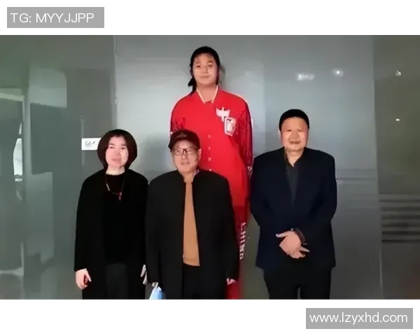 姚明亲临佛山篮球盛会与年轻球员分享经验激励未来之星