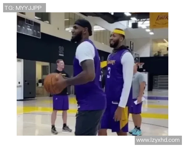 姚明在火箭队的后卫角色与篮球生涯的辉煌成就分析