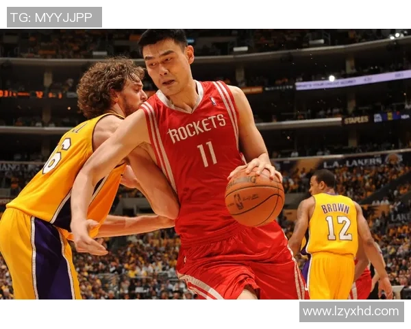 小易姚明携手共创篮球传奇展现青春活力与拼搏精神