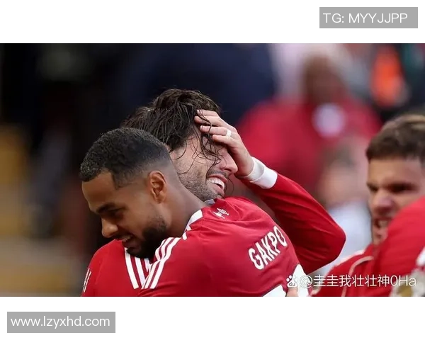 英超焦点战阿森纳大胜那不勒斯争议判罚引发全场热议 英超焦点战阿森纳大胜那不勒斯争议判罚引发全场热议