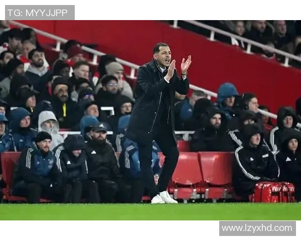 意甲焦点战尤文图斯与阿森纳战平绝杀瞬间引发争议判罚热议 意甲焦点战尤文图斯与阿森纳战平绝杀瞬间引发争议判罚热议