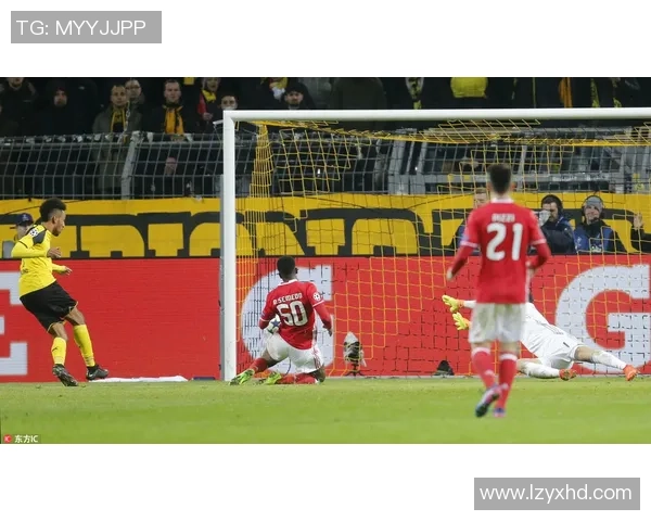 巴黎圣日耳曼逆转曼联上演精彩帽子戏法全场沸腾瞬间回顾