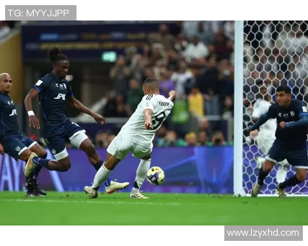 欧冠激战:皇马与阿森纳2比2平局引发全场热议与精彩回顾 欧冠激战:皇马与阿森纳2比2平局引发全场热议与精彩回顾