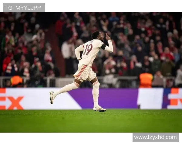 拜仁绝杀本菲卡引发争议判罚全场沸腾友谊赛精彩回顾