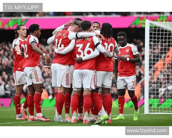 足总杯激战：多特蒙德大胜曼联红牌争议引发全场热议