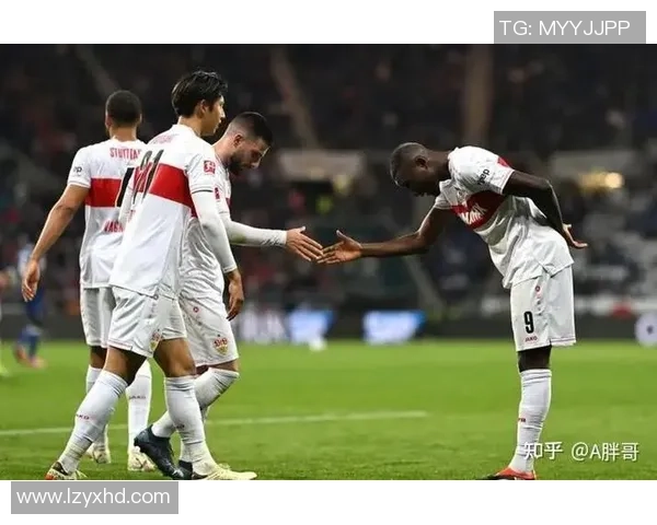 欧联杯精彩对决里昂大胜那不勒斯神奇扑救点燃全场激情