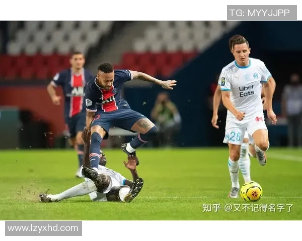 西甲激战曼联大胜巴黎圣日耳曼神奇扑救成比赛转折点解析