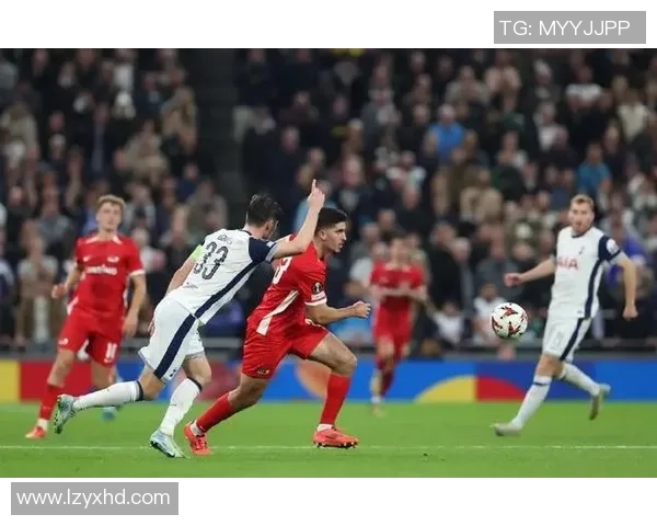 足总杯激战：马竞逆转拜仁引发争议判罚全场沸腾