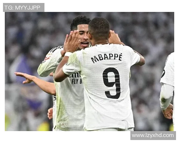 世界杯焦点战巴黎圣日耳曼与皇马激战成平局逆转瞬间引发全场热潮