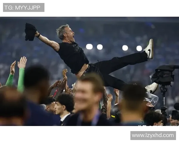 意甲惊天冷门尤文图斯狂胜巴黎圣日耳曼上演帽子戏法引发全场沸腾 意甲惊天冷门尤文图斯狂胜巴黎圣日耳曼上演帽子戏法引发全场沸腾