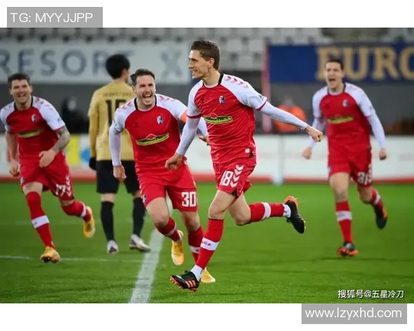 意甲激战:拜仁与里昂战平绝杀瞬间引发全场狂欢解析 意甲激战:拜仁与里昂战平绝杀瞬间引发全场狂欢解析