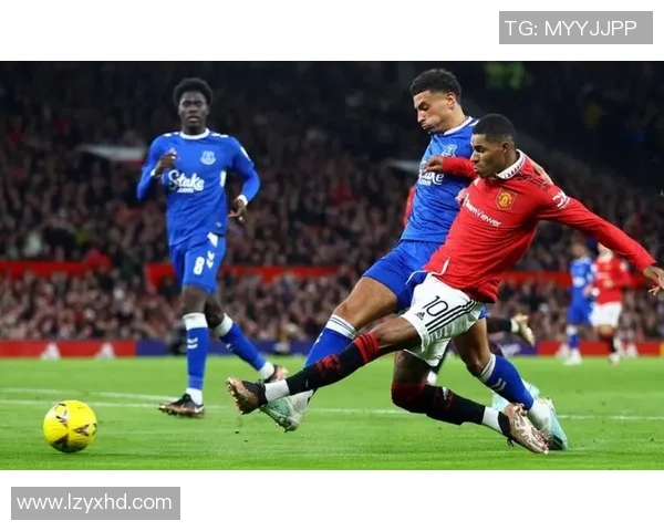 德甲激战曼联与里昂互交白卷乌龙球瞬间点燃全场气氛