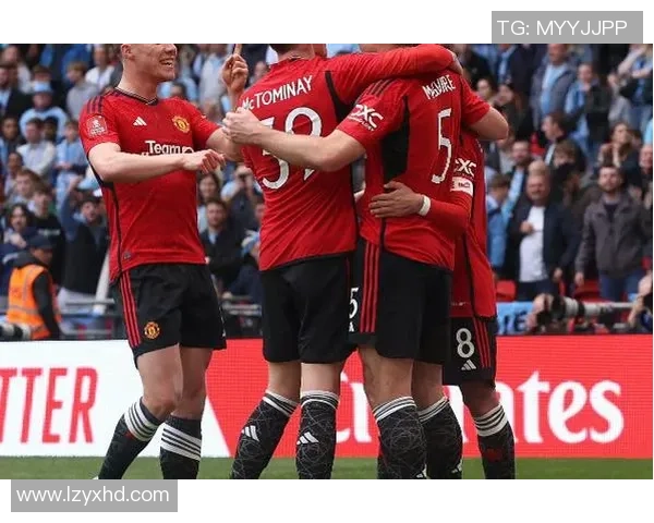 欧冠历史冷门：曼联逆转波尔图上演惊天大逆转全场沸腾