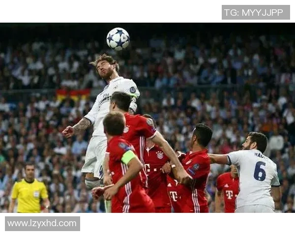 西甲激战：拜仁险胜那不勒斯争议判罚引发全场热议